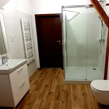 Gospodarstwo Nad Jeziorem * Zalom (Czlopa)