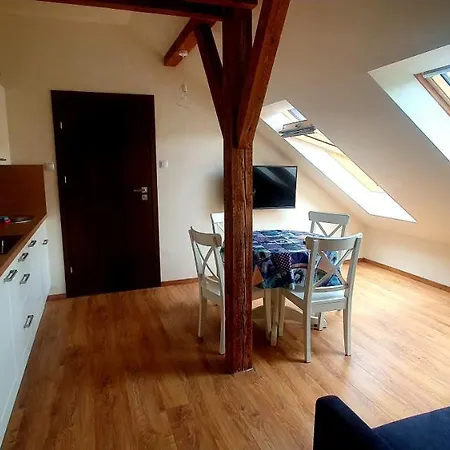 Gospodarstwo Nad Jeziorem * Zalom (Czlopa)