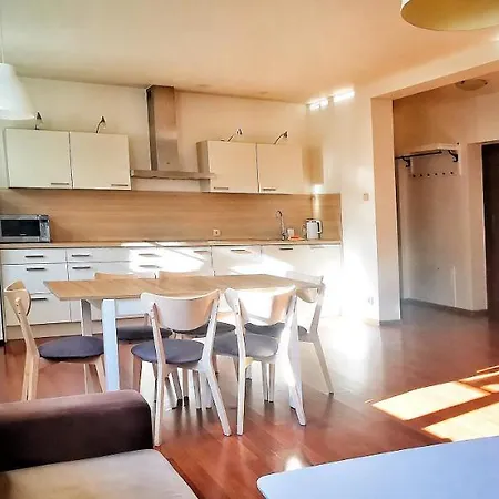 Gospodarstwo Nad Jeziorem * Zalom (Czlopa)