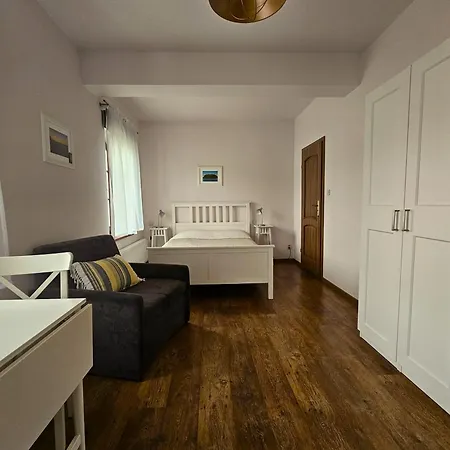 Gospodarstwo Nad Jeziorem Farmház Załom