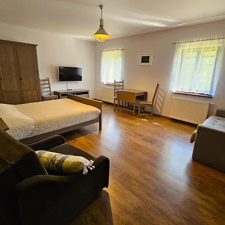 Gospodarstwo Nad Jeziorem * Zalom (Czlopa)
