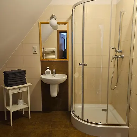 Gospodarstwo Nad Jeziorem Bauernhof Zalom (Czlopa)