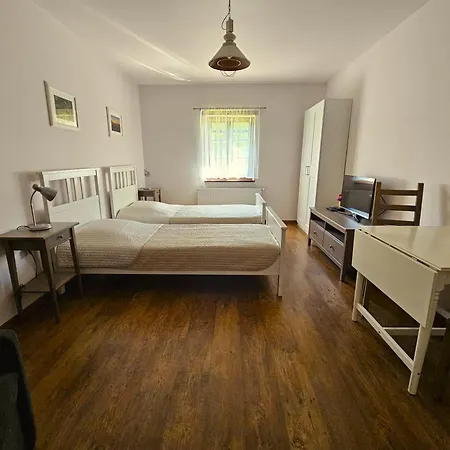 Gospodarstwo Nad Jeziorem Zalom (Czlopa)