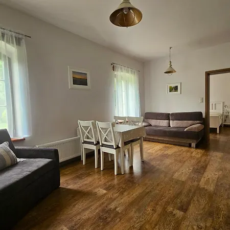 Farm stay Gospodarstwo Nad Jeziorem Zalom (Czlopa)