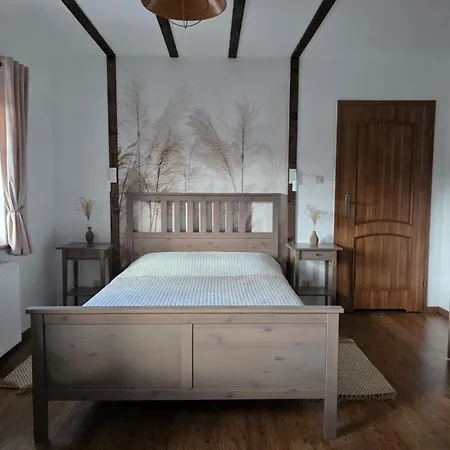 Gospodarstwo Nad Jeziorem Bauernhof Zalom (Czlopa)