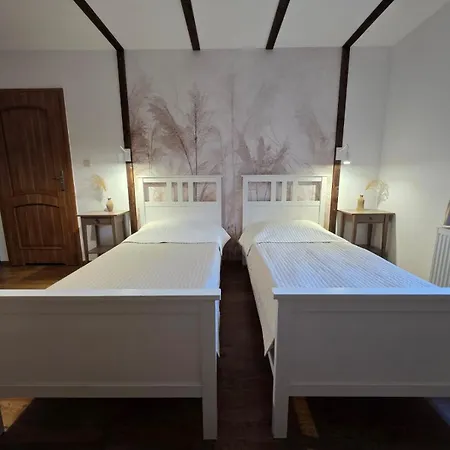Gospodarstwo Nad Jeziorem Bauernhof Zalom (Czlopa)