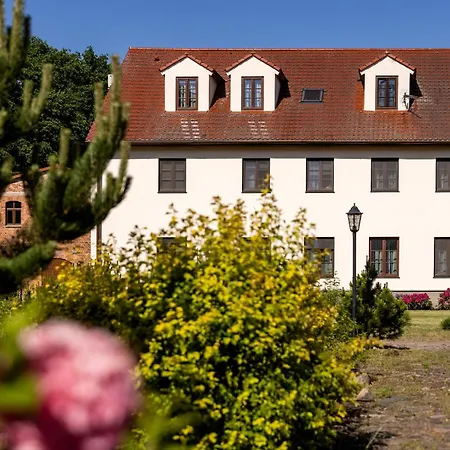 Gospodarstwo Nad Jeziorem Bauernhof Zalom (Czlopa)