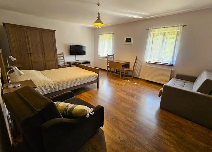 Gospodarstwo Nad Jeziorem * Zalom (Czlopa)