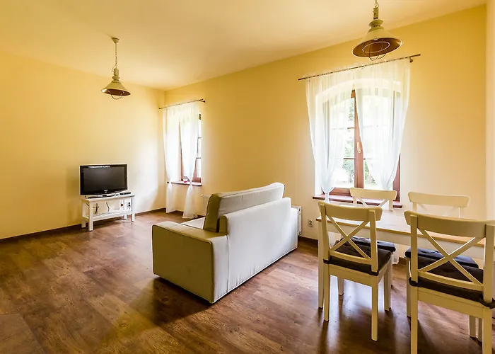 Gospodarstwo Nad Jeziorem * Zalom (Czlopa)